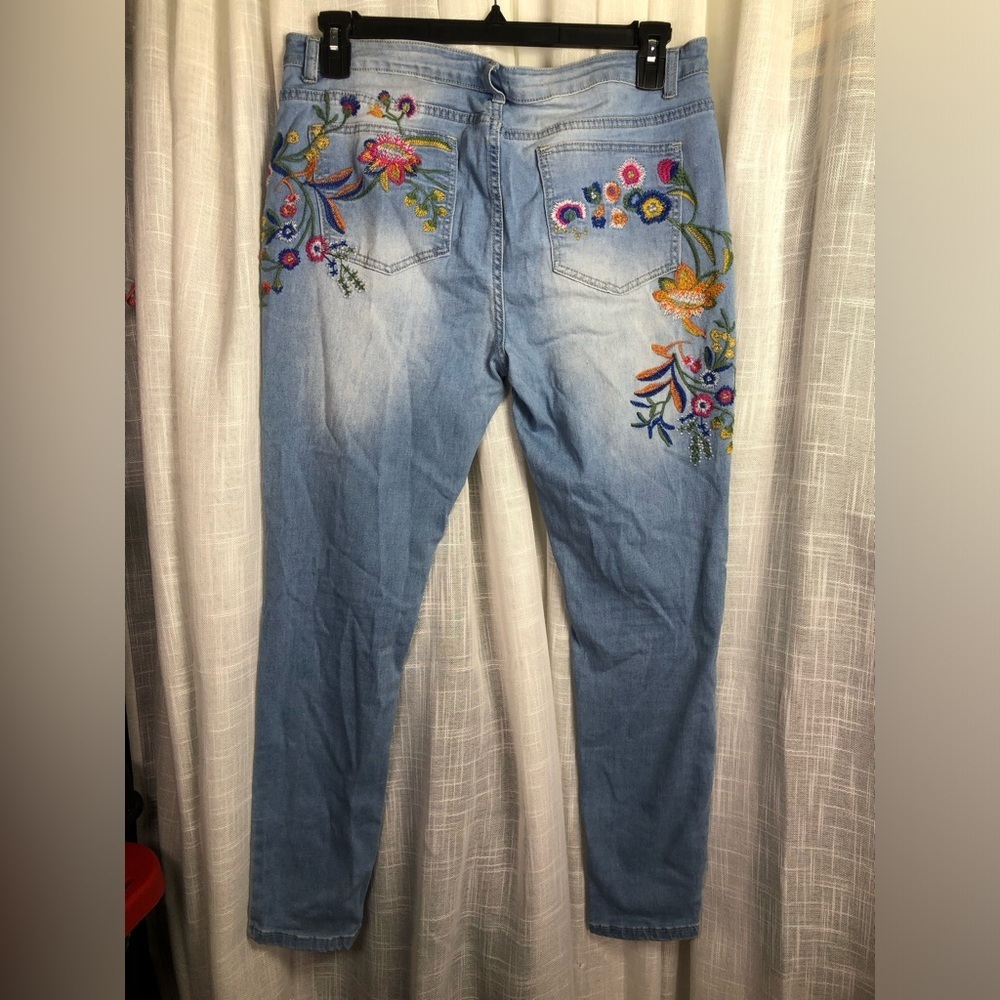 VENUS Light Blue Straight Leg Jeans with Floral Embroidery - Picture 6 of 10